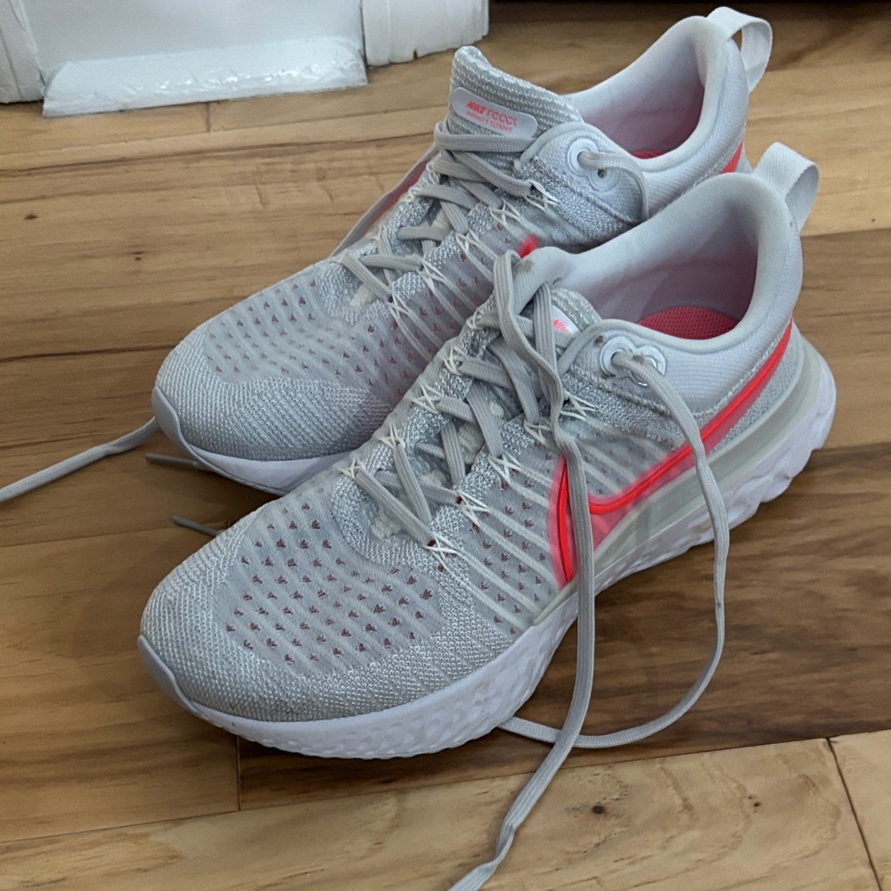 Nike Women's Athletic Shoes - Light Gray and Neon Pink Size 9